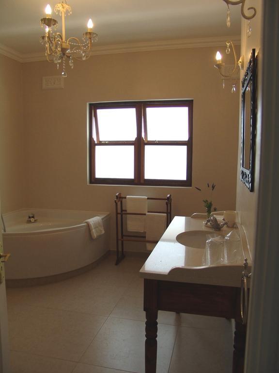La Pension Guest House Oudtshoorn Habitación foto